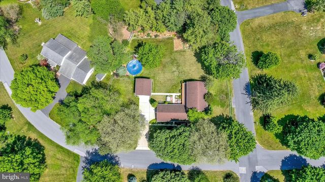 10 FIELD STONE DR, Mechanicsburg, PA 17050