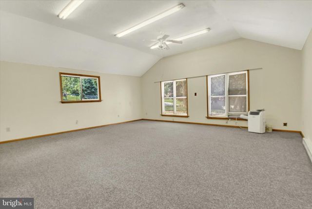 10 FIELD STONE DR, Mechanicsburg, PA 17050