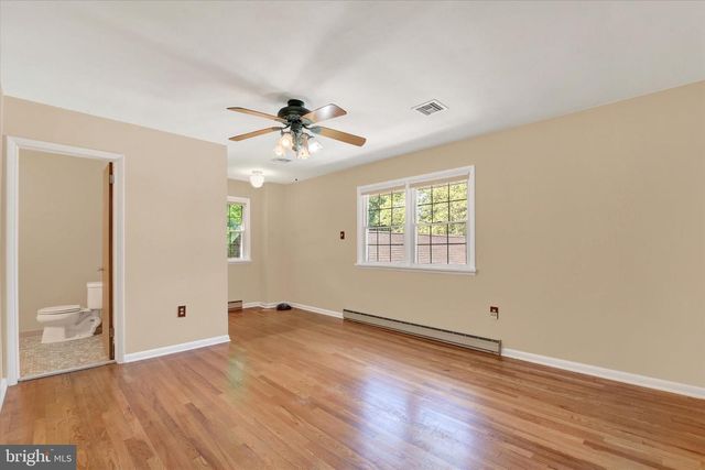 10 FIELD STONE DR, Mechanicsburg, PA 17050