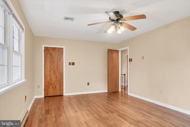 10 FIELD STONE DR, Mechanicsburg, PA 17050