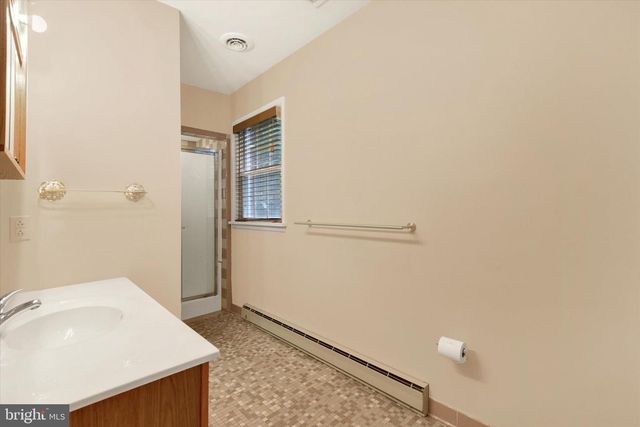 10 FIELD STONE DR, Mechanicsburg, PA 17050