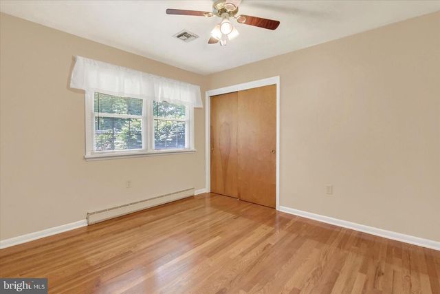 10 FIELD STONE DR, Mechanicsburg, PA 17050