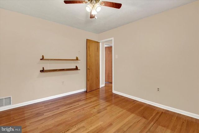 10 FIELD STONE DR, Mechanicsburg, PA 17050