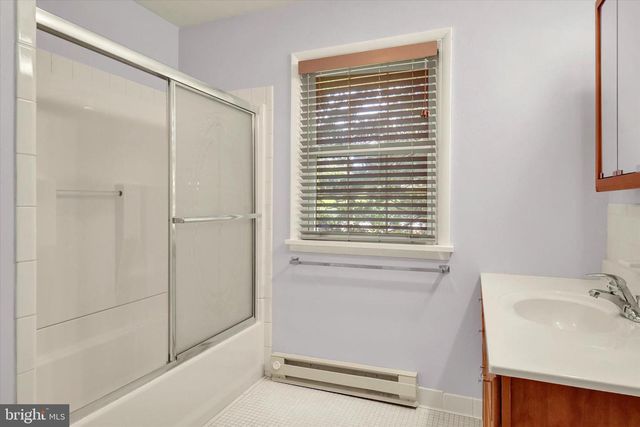 10 FIELD STONE DR, Mechanicsburg, PA 17050