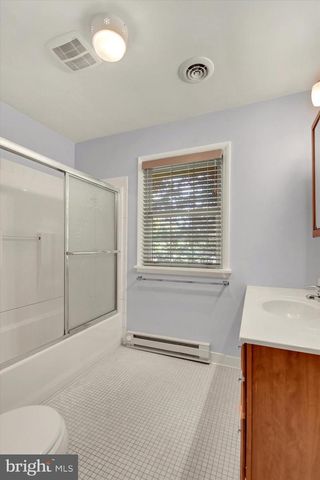 10 FIELD STONE DR, Mechanicsburg, PA 17050