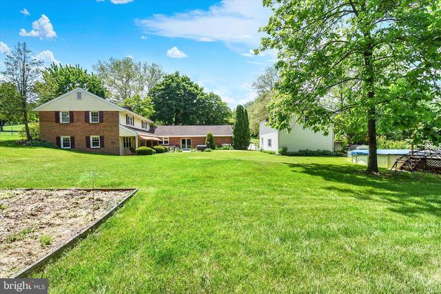 10 FIELD STONE DR, Mechanicsburg, PA 17050