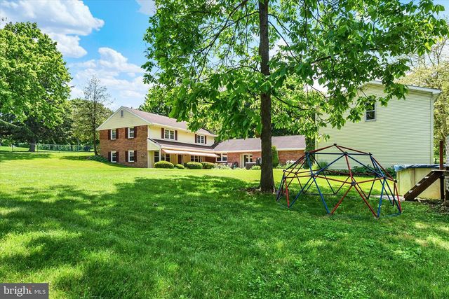 10 FIELD STONE DR, Mechanicsburg, PA 17050