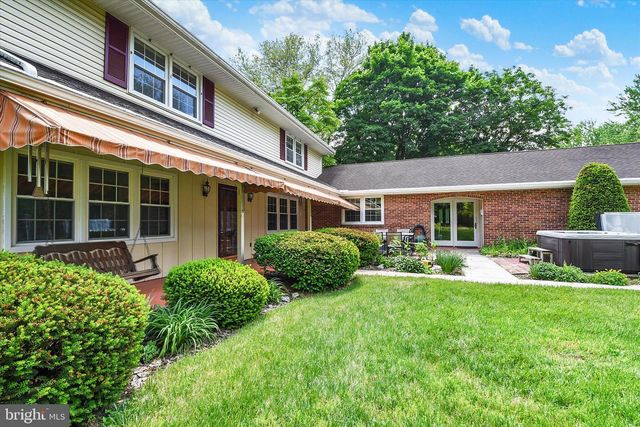 10 FIELD STONE DR, Mechanicsburg, PA 17050