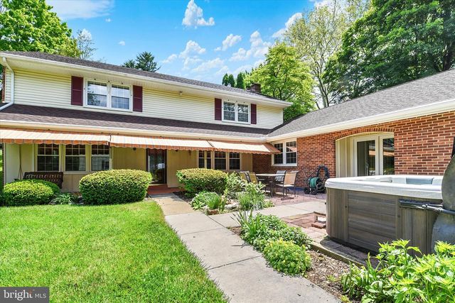 10 FIELD STONE DR, Mechanicsburg, PA 17050
