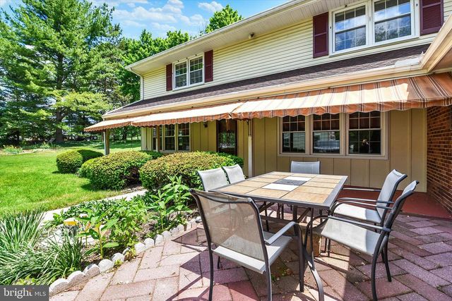 10 FIELD STONE DR, Mechanicsburg, PA 17050