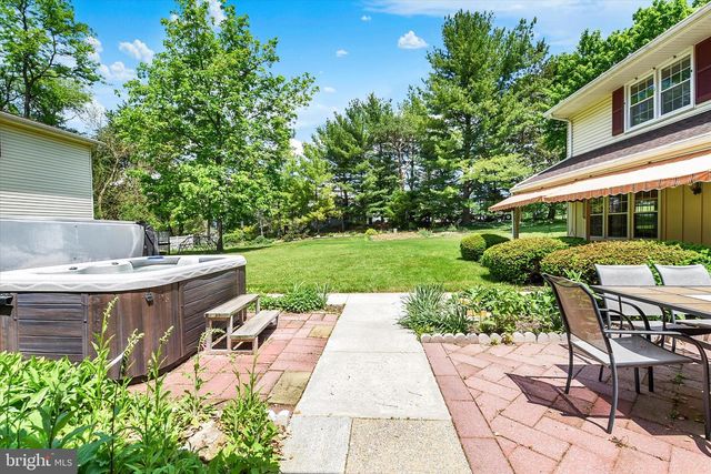 10 FIELD STONE DR, Mechanicsburg, PA 17050