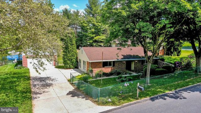 10 FIELD STONE DR, Mechanicsburg, PA 17050