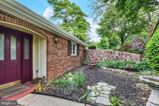 10 FIELD STONE DR, Mechanicsburg, PA 17050