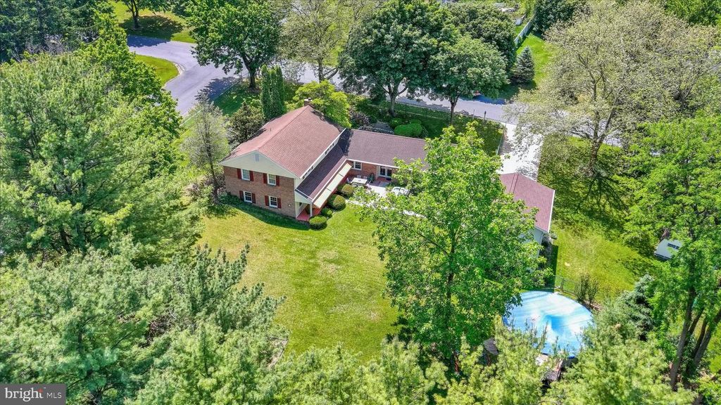 10 FIELD STONE DR, Mechanicsburg, PA 17050