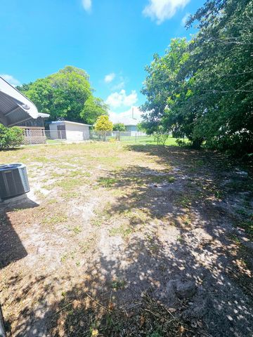 1556 W 20TH Street, Riviera Beach, FL 33404