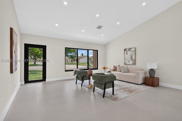 8668 SW 50th St, Cooper City, FL 33328