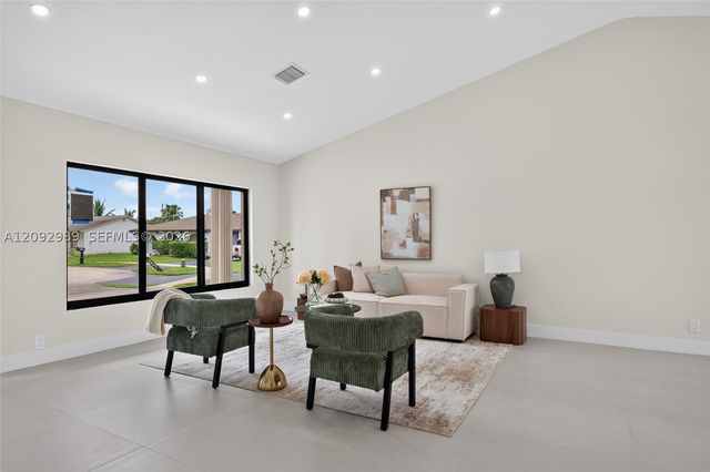 8668 SW 50th St, Cooper City, FL 33328