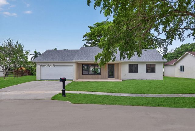 8668 SW 50th St, Cooper City, FL 33328