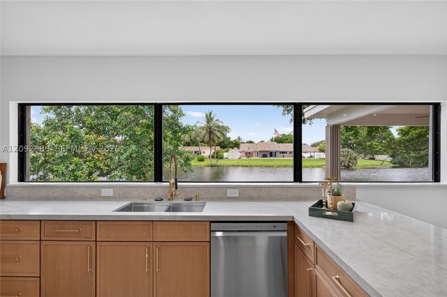 8668 SW 50th St, Cooper City, FL 33328