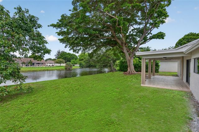 8668 SW 50th St, Cooper City, FL 33328