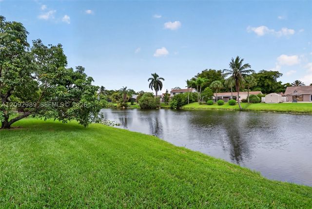 8668 SW 50th St, Cooper City, FL 33328
