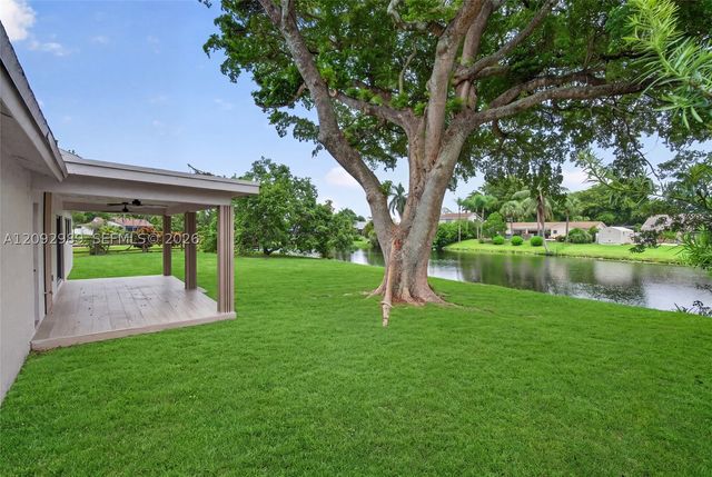 8668 SW 50th St, Cooper City, FL 33328