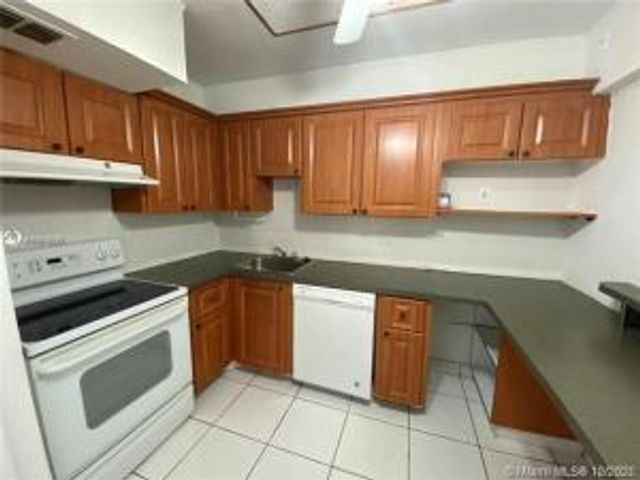 4166 Inverrary Drive 303, Lauderhill, FL 33319