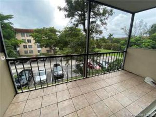 4166 Inverrary Drive 303, Lauderhill, FL 33319