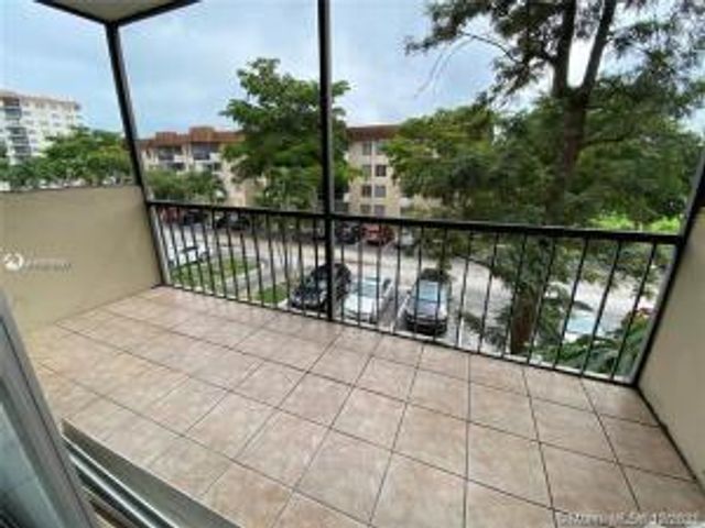 4166 Inverrary Drive 303, Lauderhill, FL 33319
