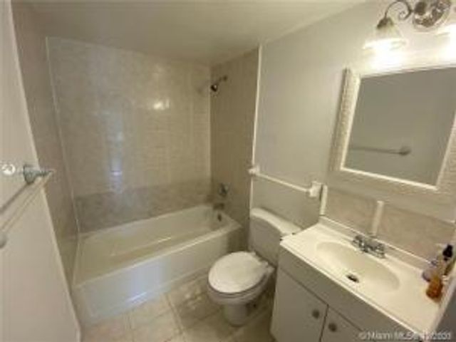 4166 Inverrary Drive 303, Lauderhill, FL 33319