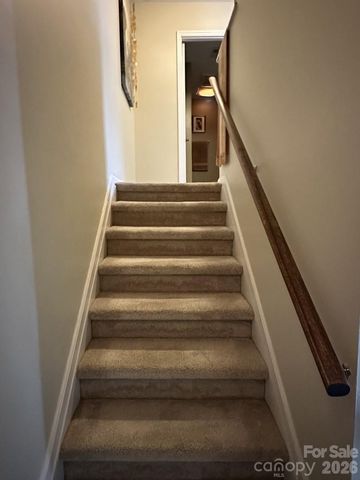 99 Willow Way, Hendersonville, NC 28739