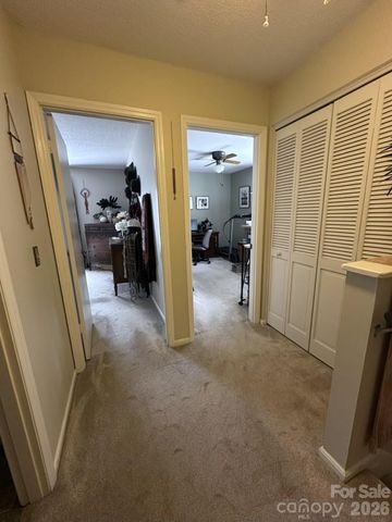 99 Willow Way, Hendersonville, NC 28739