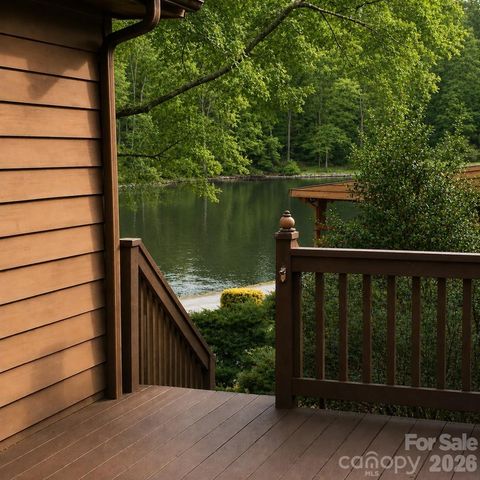 99 Willow Way, Hendersonville, NC 28739