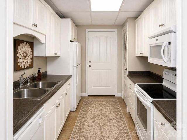 99 Willow Way, Hendersonville, NC 28739
