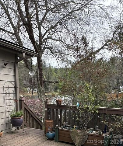 99 Willow Way, Hendersonville, NC 28739