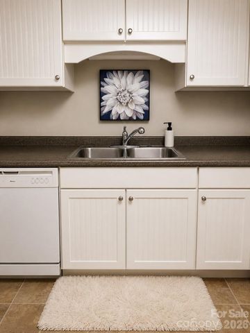 99 Willow Way, Hendersonville, NC 28739