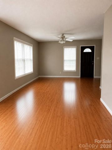 99 Willow Way, Hendersonville, NC 28739