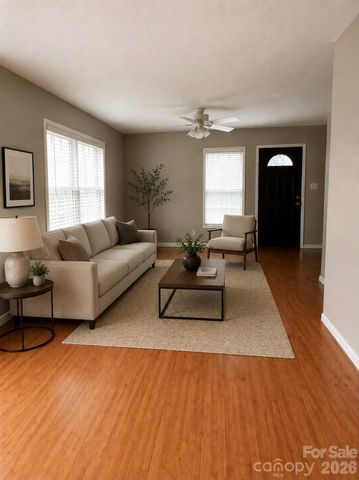 99 Willow Way, Hendersonville, NC 28739