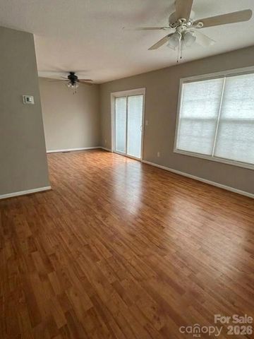 99 Willow Way, Hendersonville, NC 28739