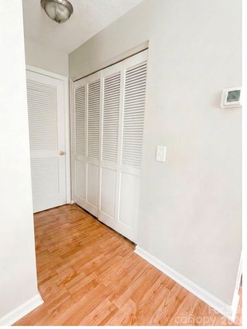 99 Willow Way, Hendersonville, NC 28739
