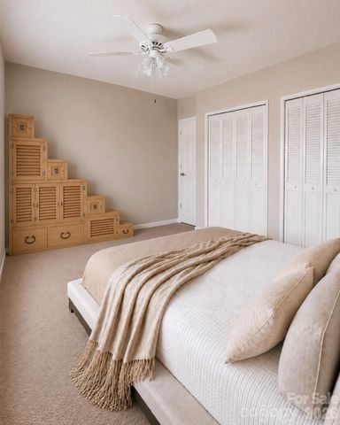 99 Willow Way, Hendersonville, NC 28739
