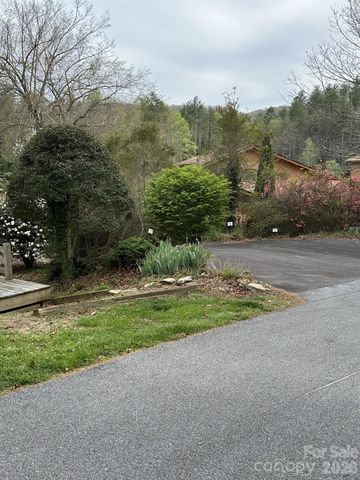 99 Willow Way, Hendersonville, NC 28739