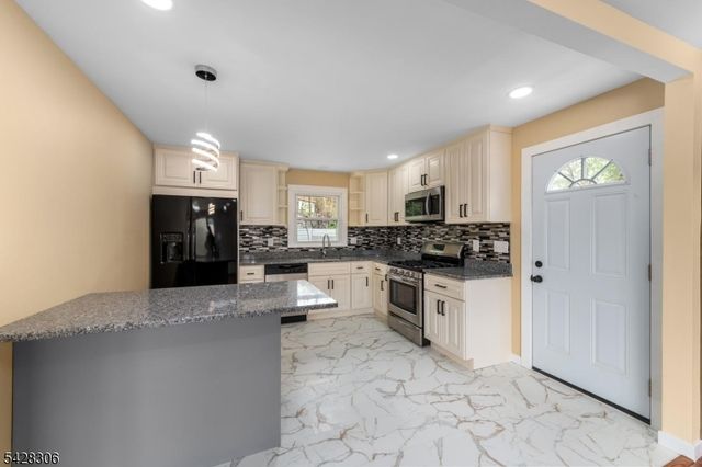 14 Lincoln Ave, West Milford Twp., NJ 07480