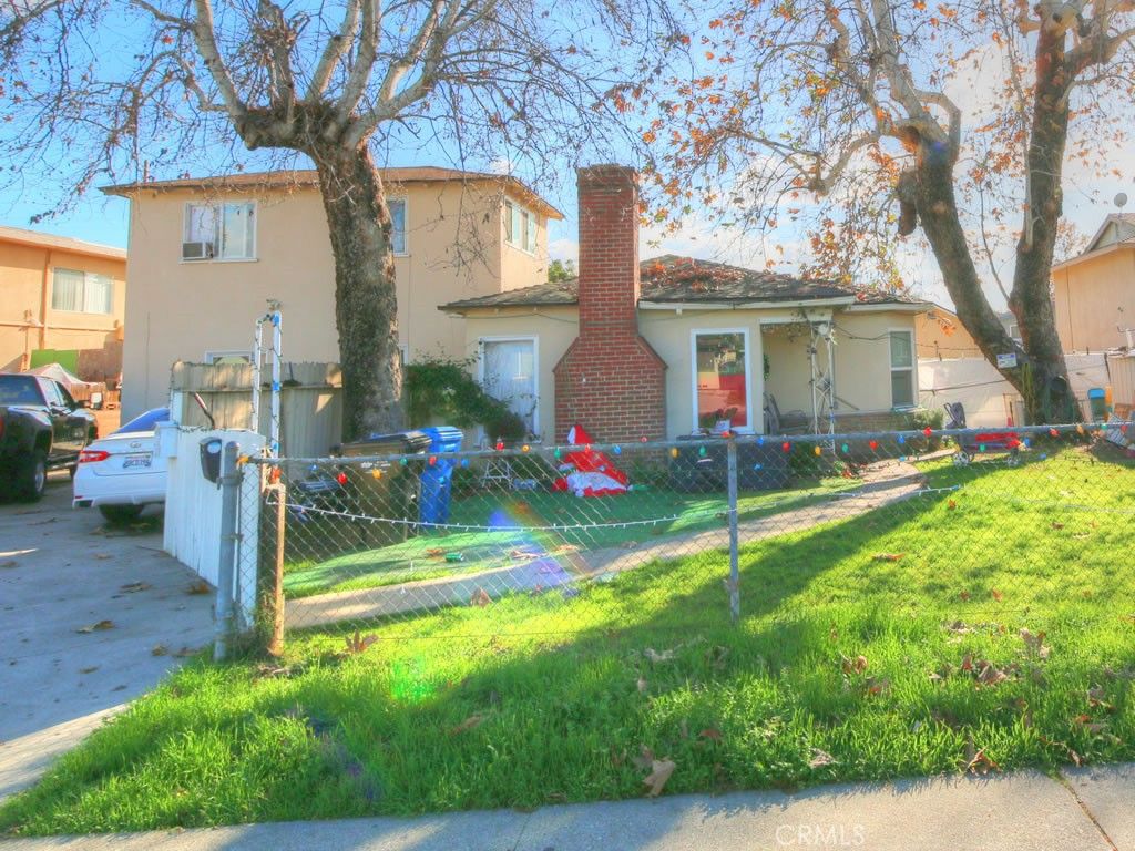 Image 4 of property listing at 1380 E Kingsley, Pomona, CA 91767