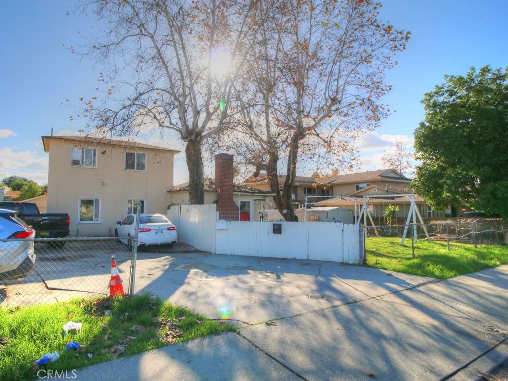 Image 5 of property listing at 1380 E Kingsley, Pomona, CA 91767