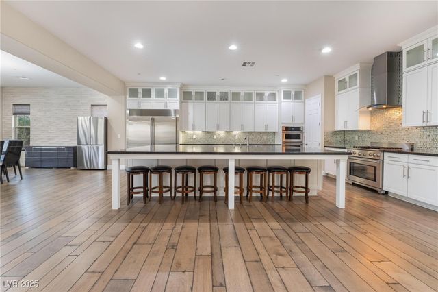 84 Olympia Chase Drive, Las Vegas, NV 89141