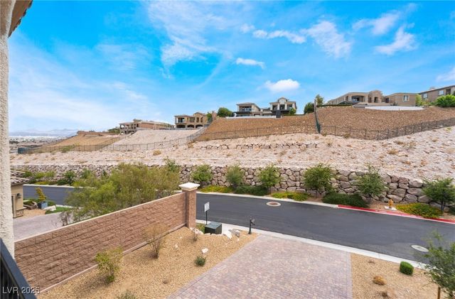 84 Olympia Chase Drive, Las Vegas, NV 89141