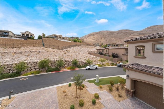 84 Olympia Chase Drive, Las Vegas, NV 89141