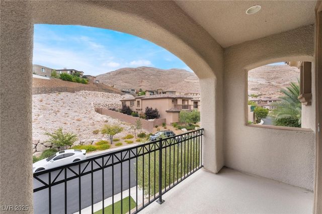 84 Olympia Chase Drive, Las Vegas, NV 89141