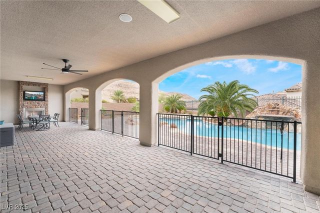 84 Olympia Chase Drive, Las Vegas, NV 89141